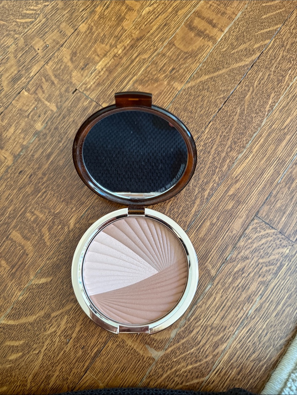 Estee Lauder Bronze Goddess 01 Mirage - Picture 2 of 3